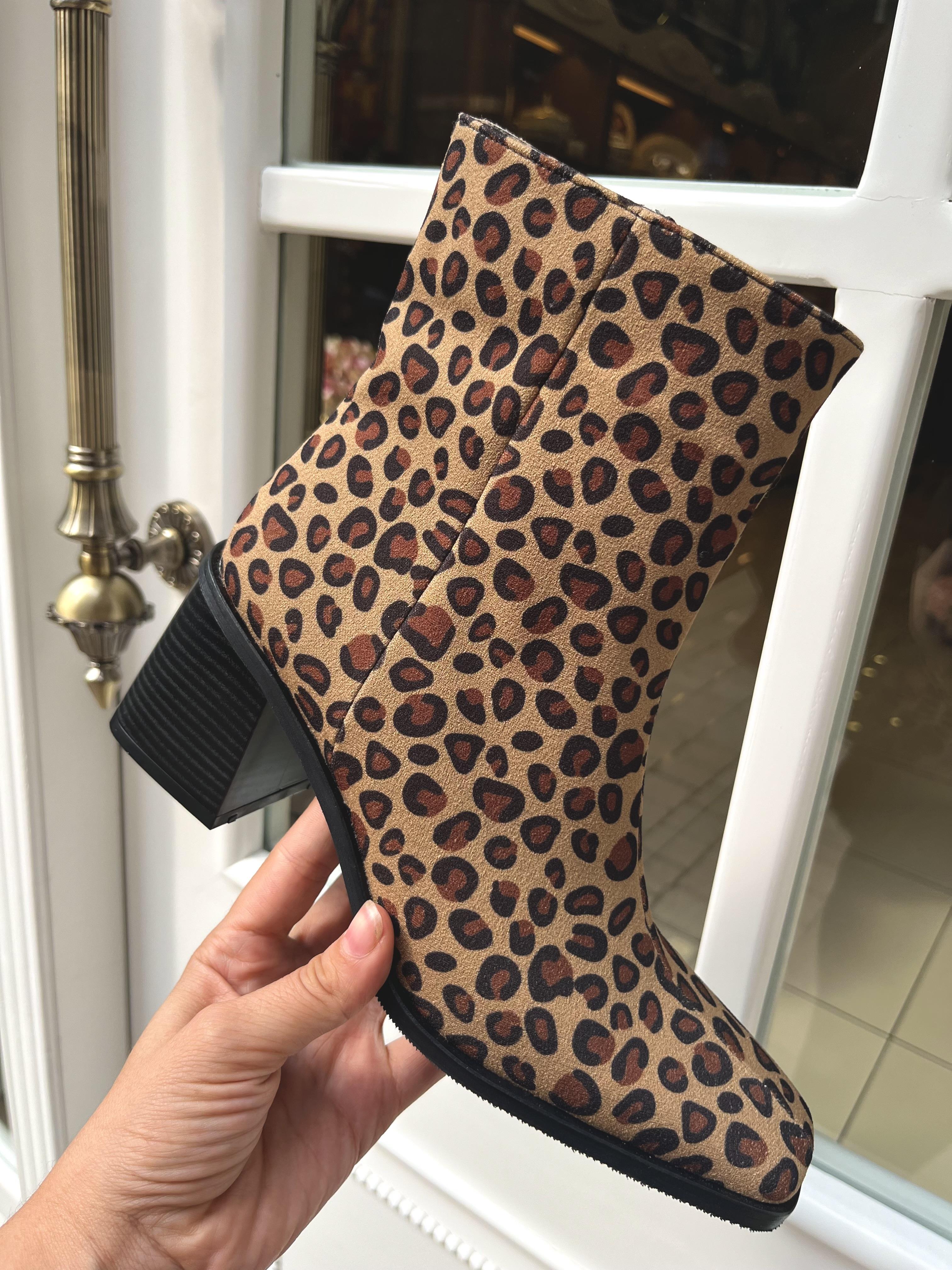 LEOPAR KUMAŞ  KARE BURUN BOT