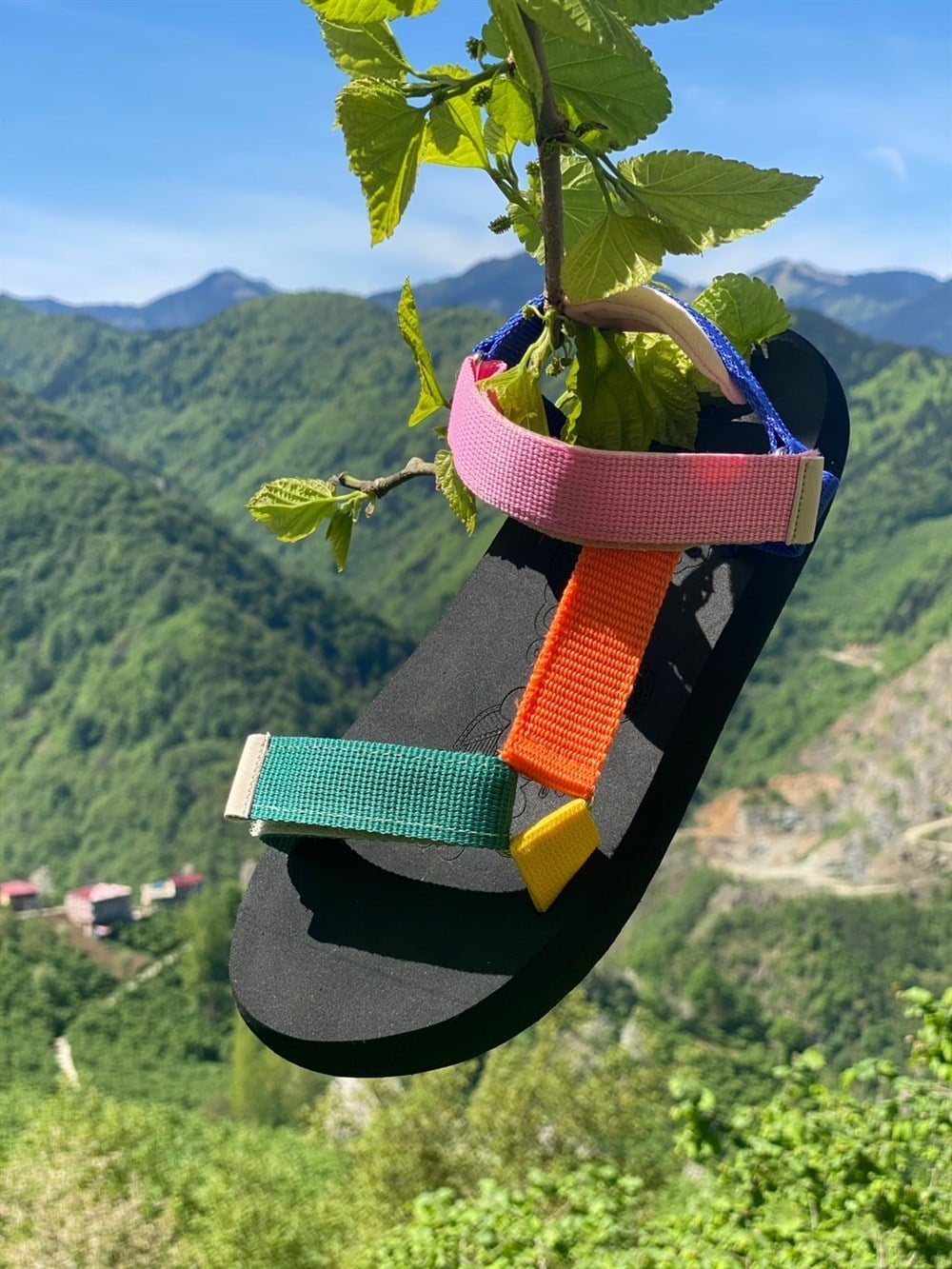 RENKLİ BANTLI SANDALET