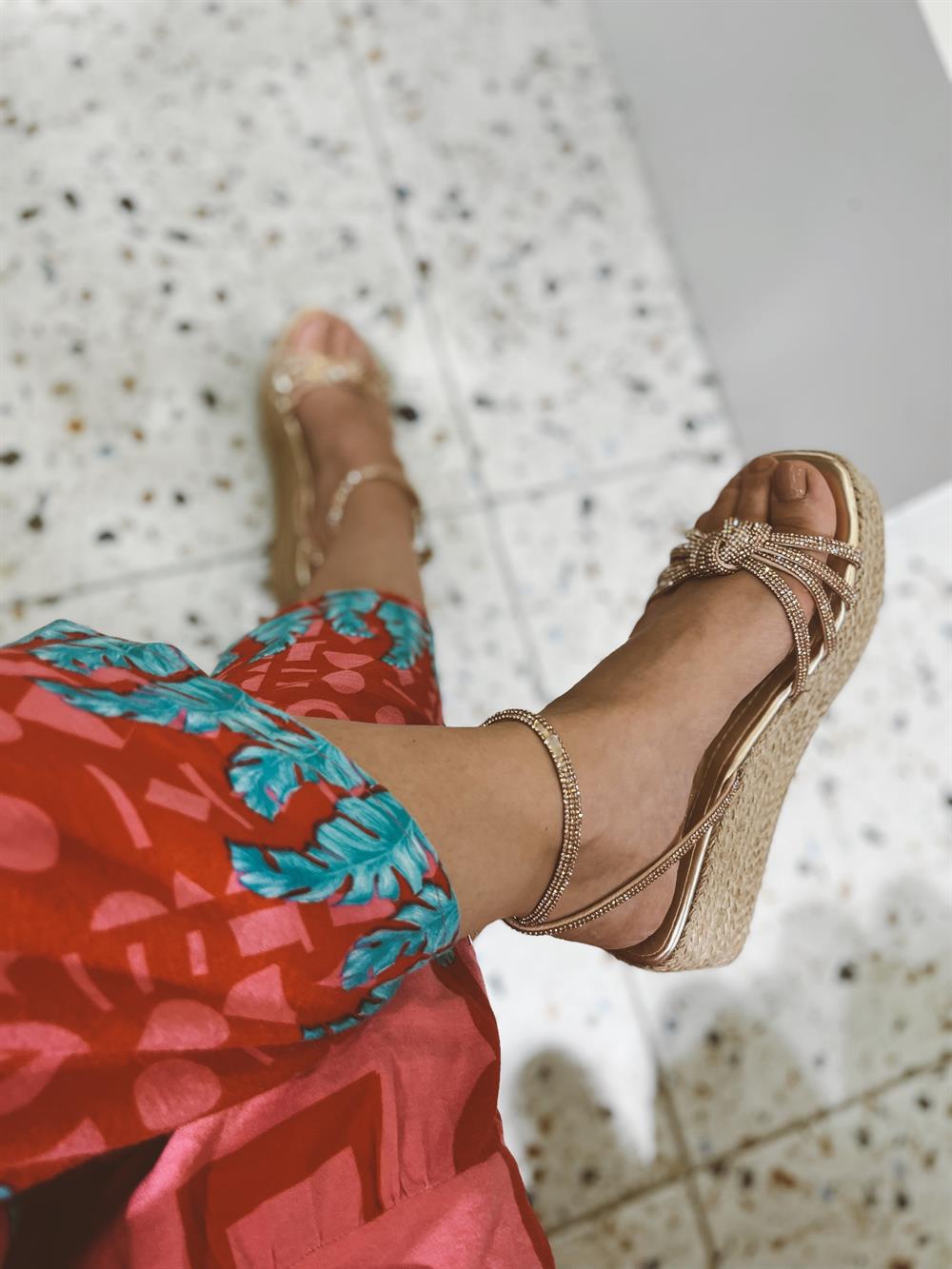 BRONZ HASIR DOLGU TOPUK SANDALET