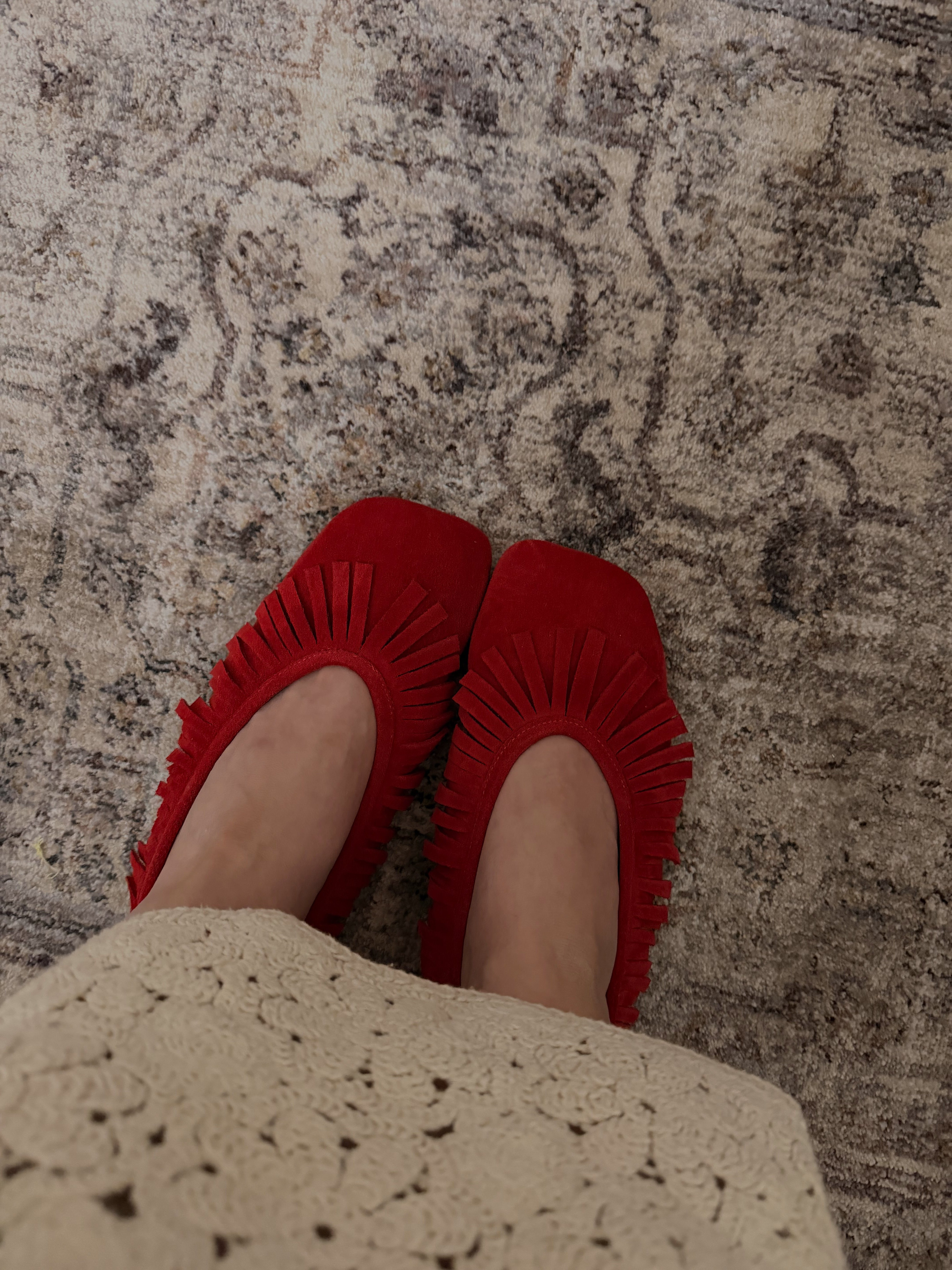 Kırmız püsküllü hakiki süet babet