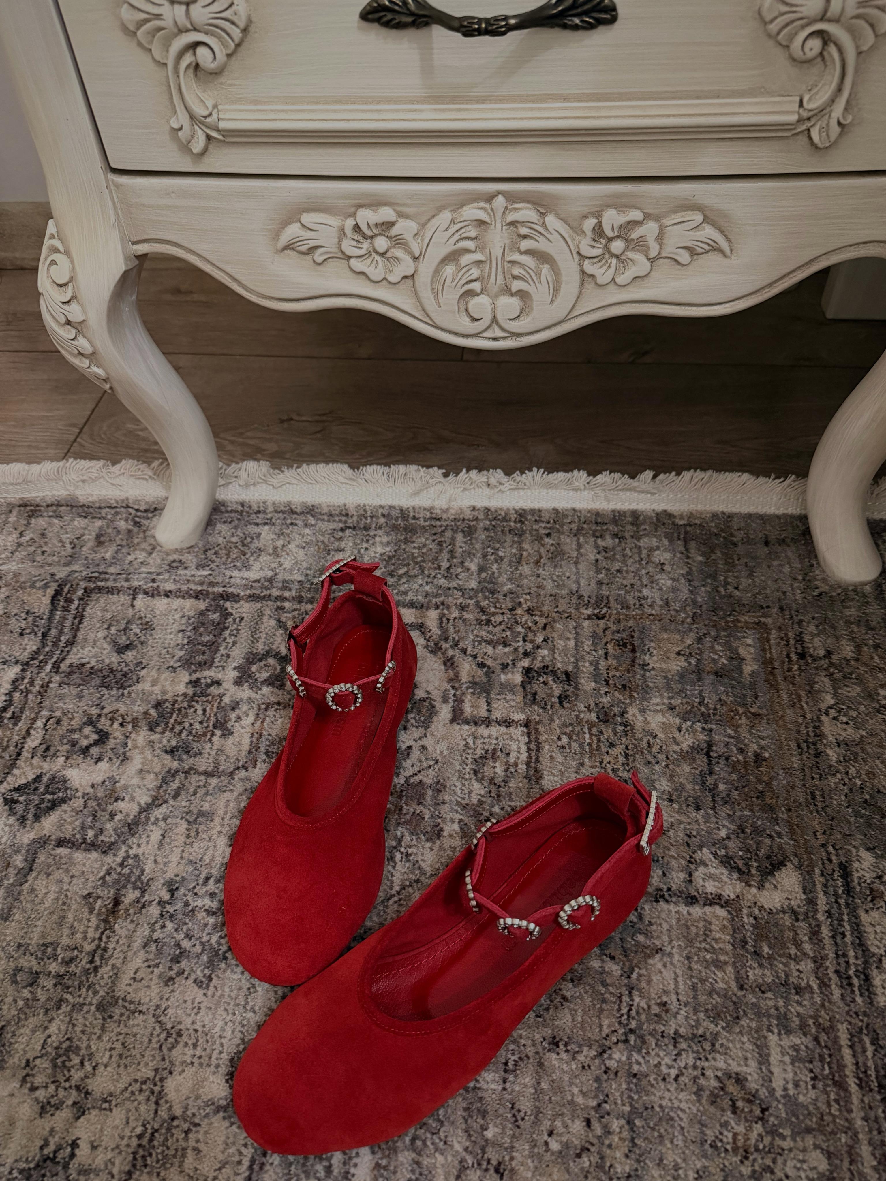 KIRMIZI HAKİKİ SÜET BİLEKTEN TAŞLI BABET