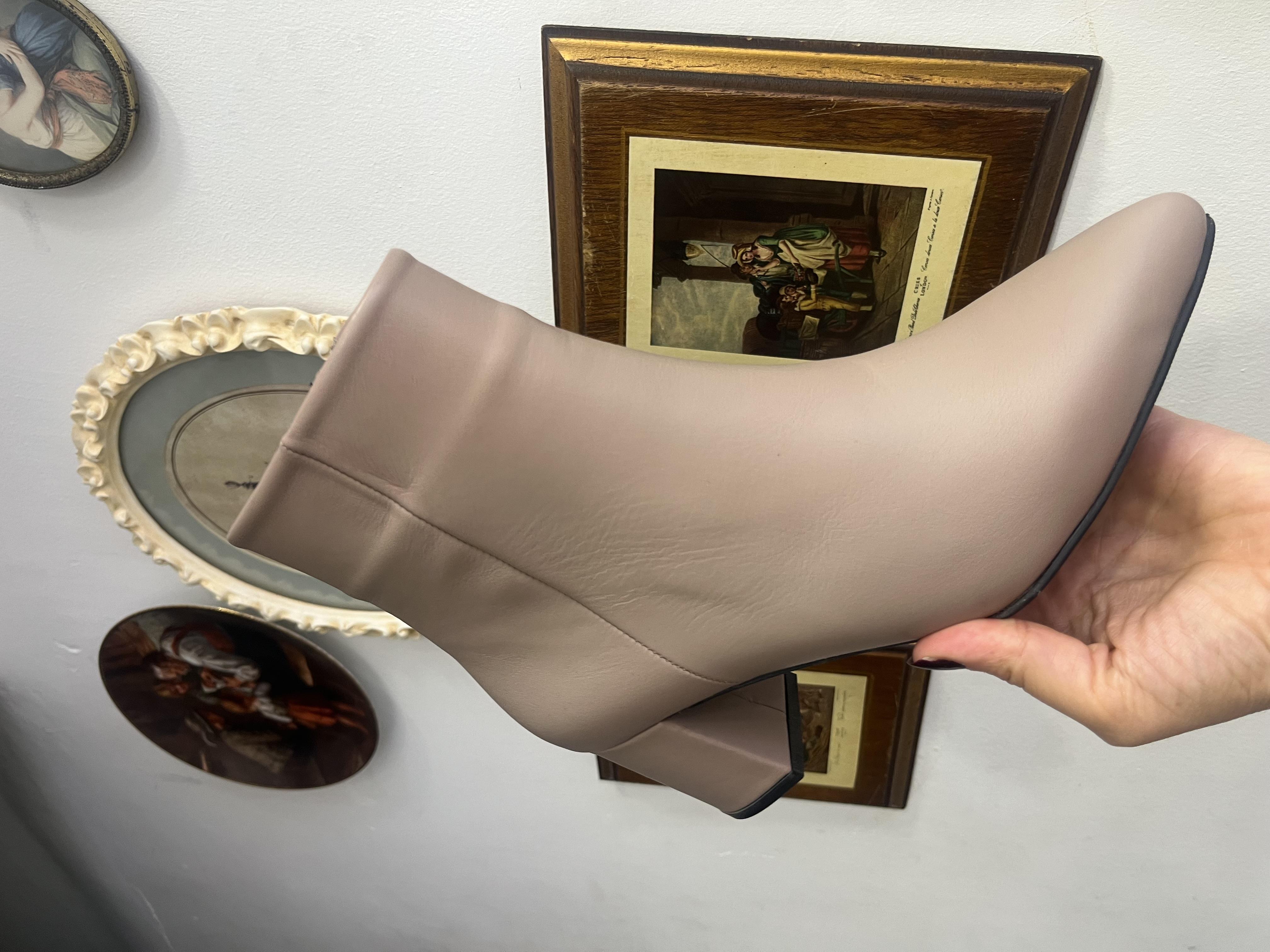 NUDE SİVRİ KALIN TOPUKLU BOT