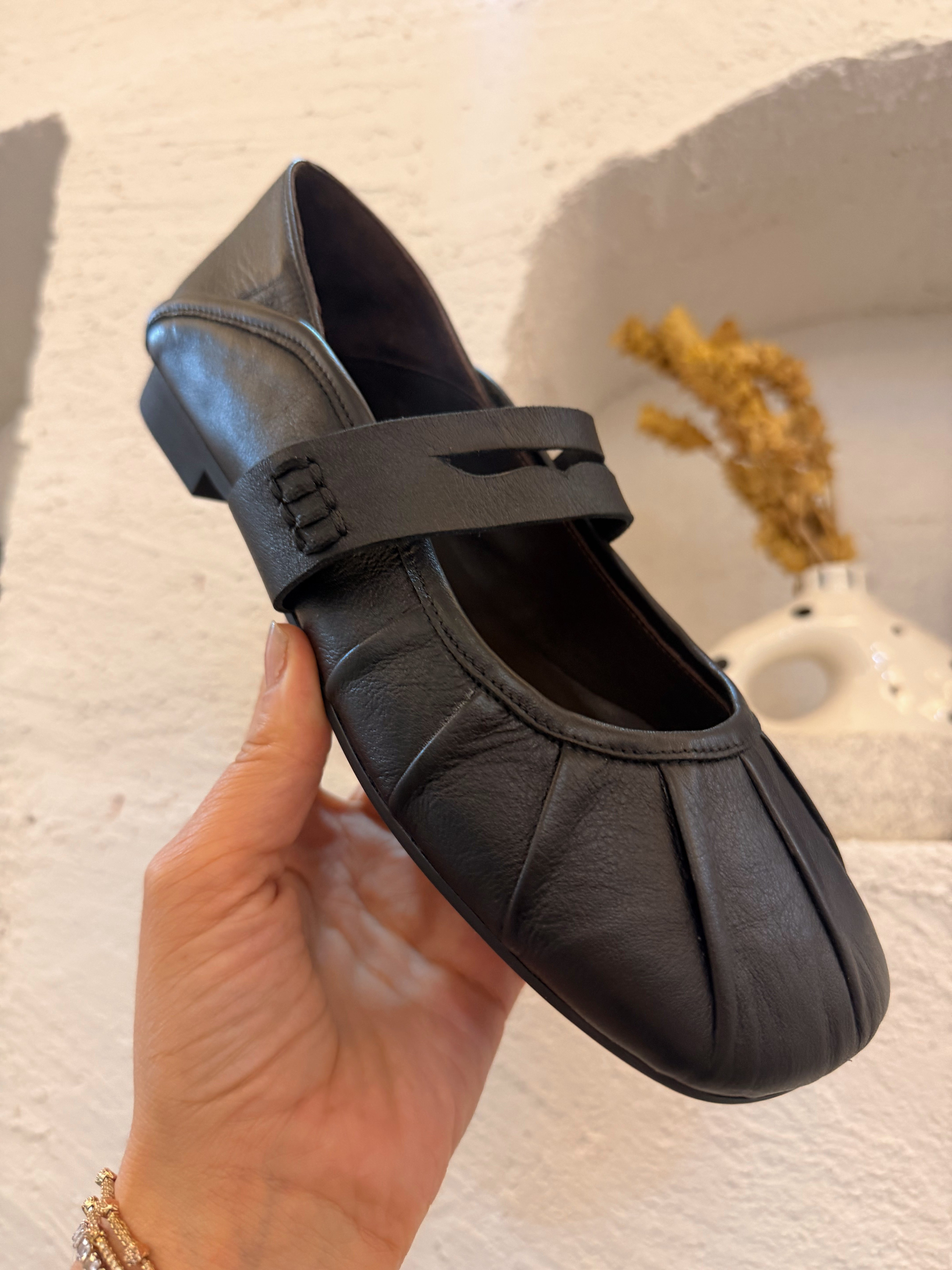 SİYAH KARE  BANTLI HAKİKİ DERİ BABET