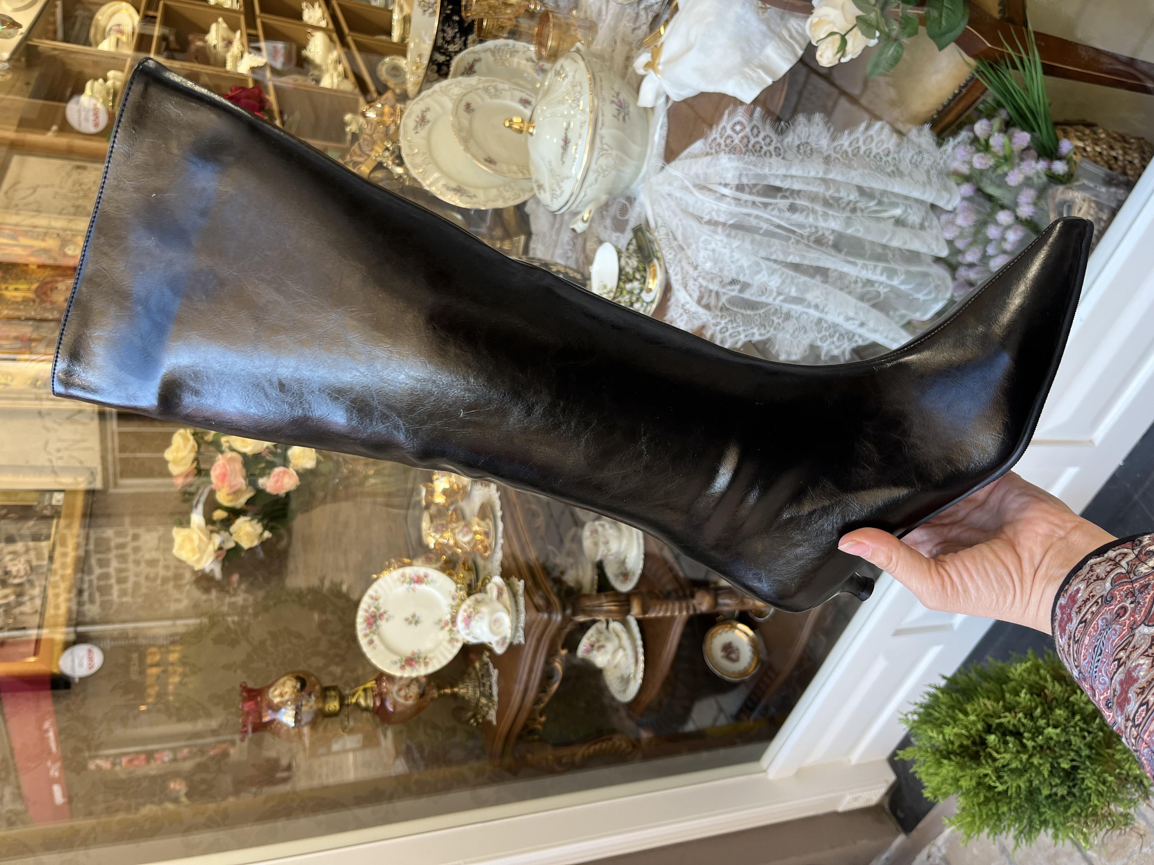 SiYAH MİNİ TOPUK MAT RUGAN TOPUKLU ÇİZME