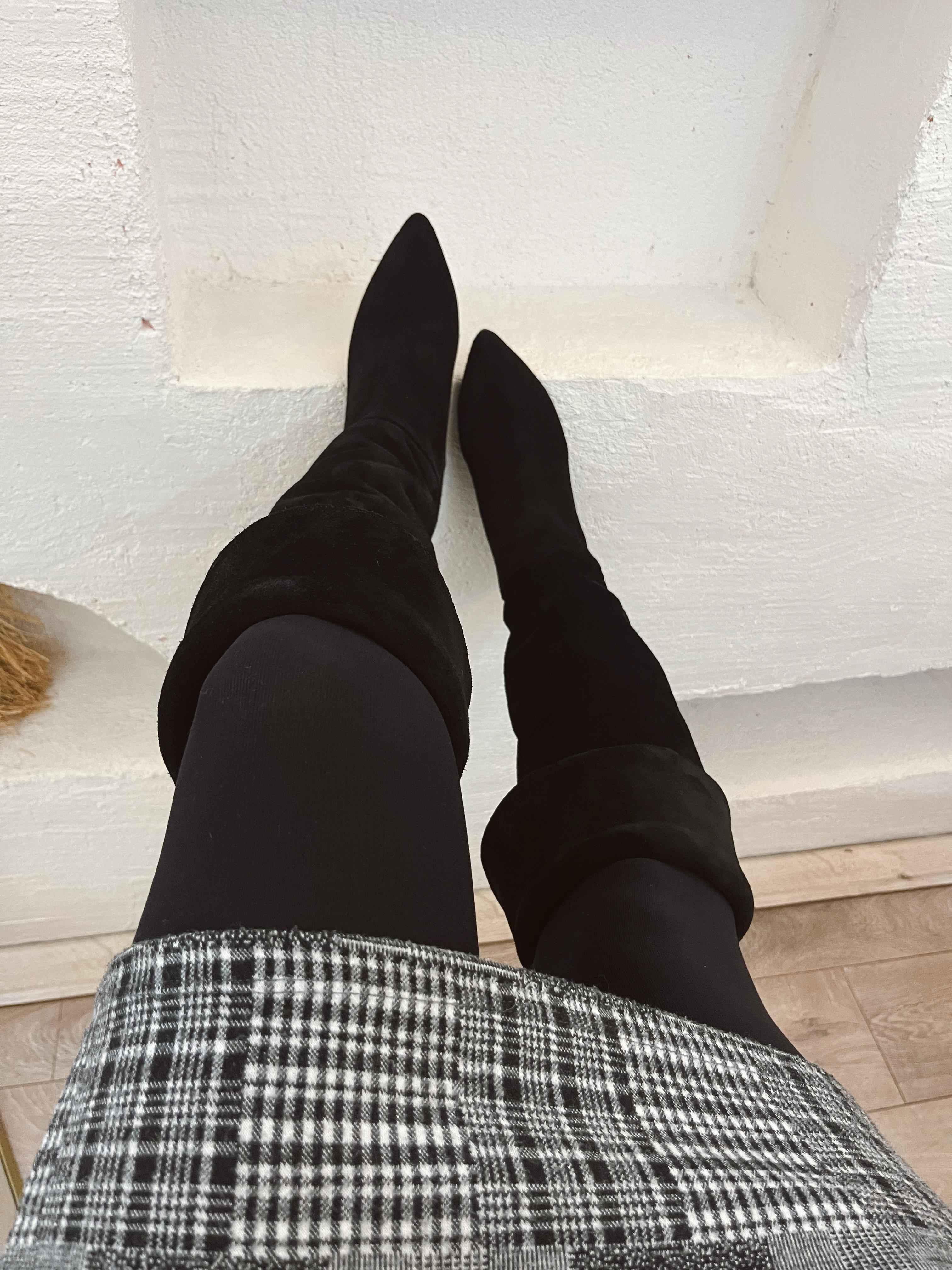 SİYAH PÜSKÜLLÜ DİZÜSTÜ HAKİKİ ÇİZME