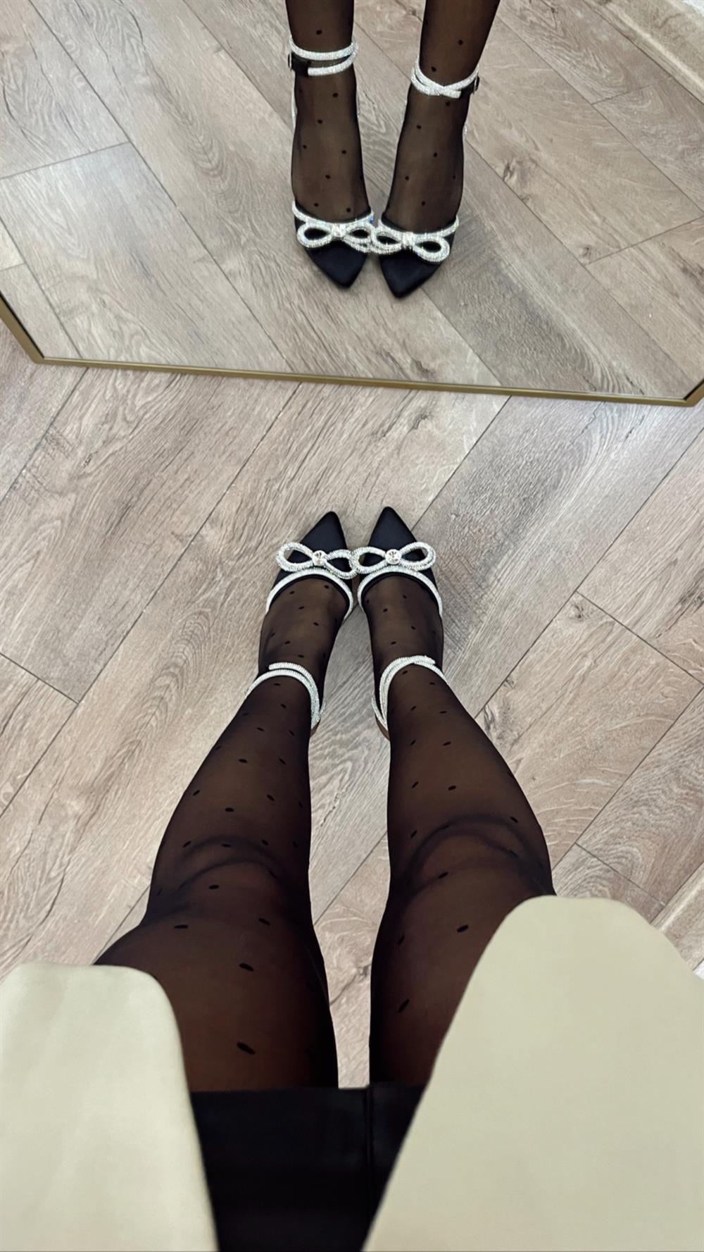 SİYAH TAŞLI SATEN TOPUKLU AYAKKABI 