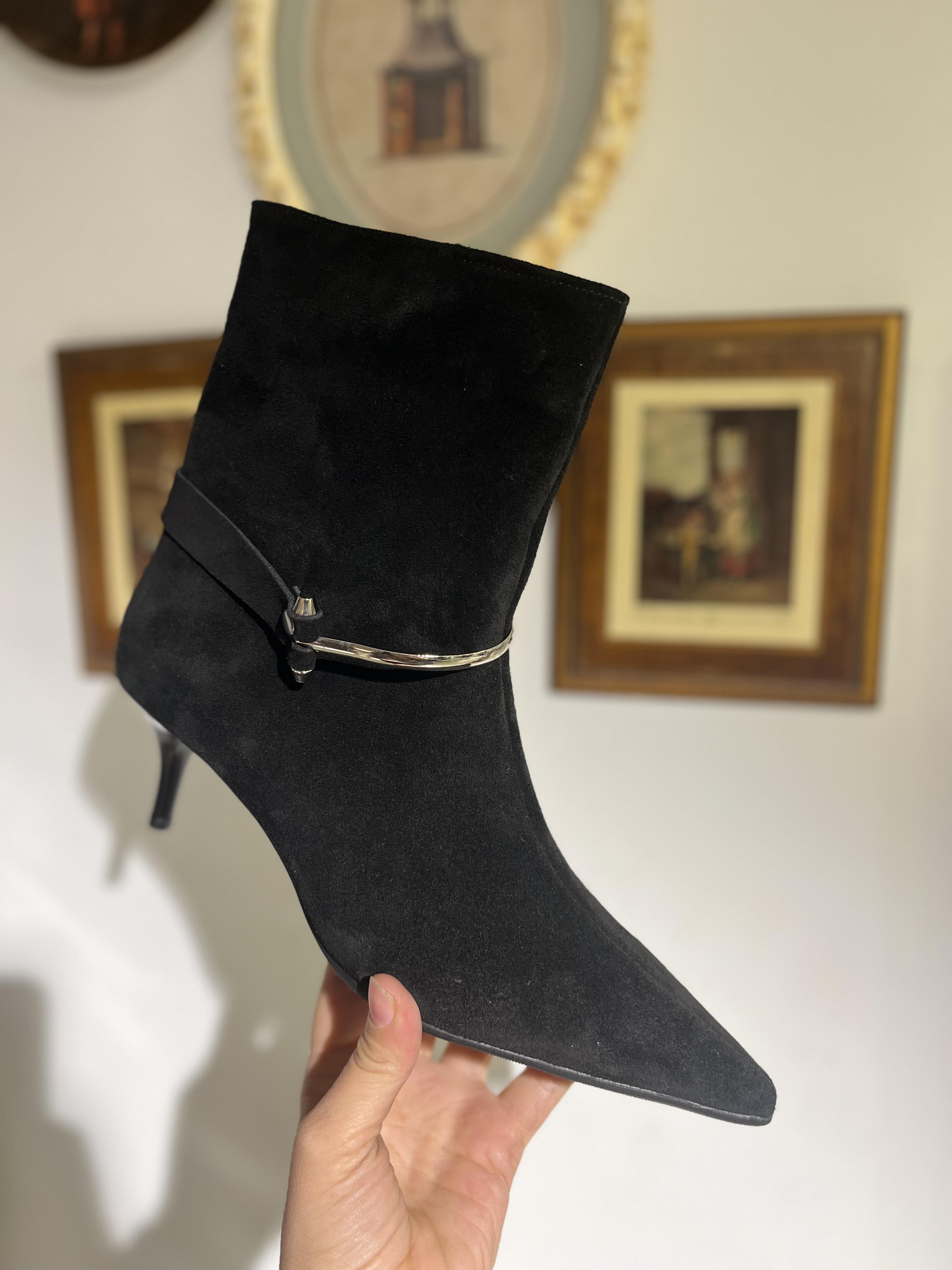 SİYAH TOKALI GERÇEK SÜET TOPUKLU BOT