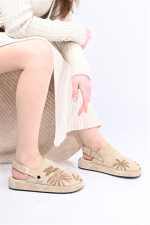 Bestello Hakiki Deri Kadın Sabo Sandalet - Lazer Baskılı & CırtlıBestello Cırtlı Poli Taban Lazer Baskılı Hakiki Deri Sabo Sandalet 341-1128 Kadın Sandalet341-1128_BEJ SUET_36Sandalet