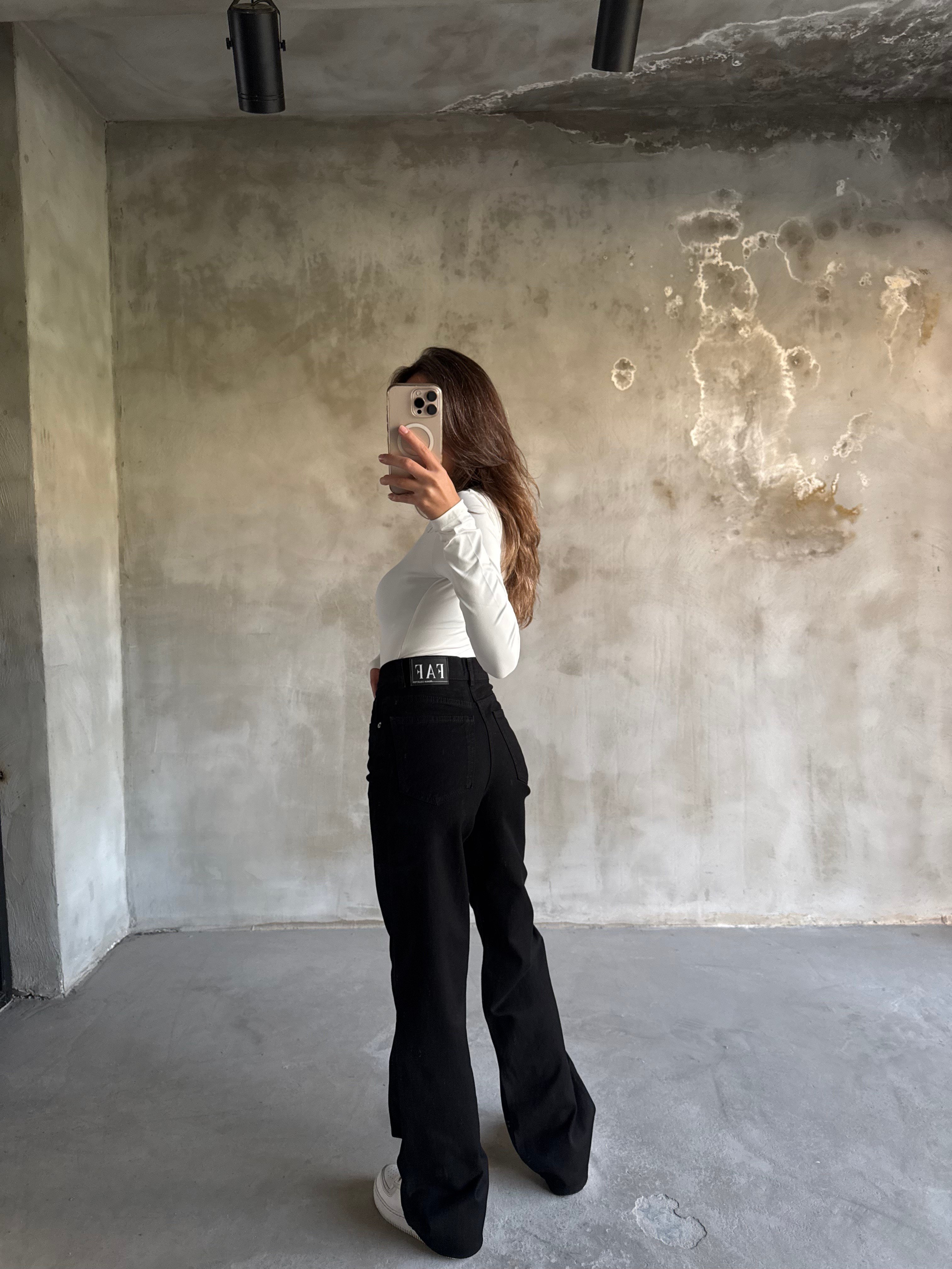 Asimetrik Düğmeli Yüksek Bel Straight Fit Jean - Siyah