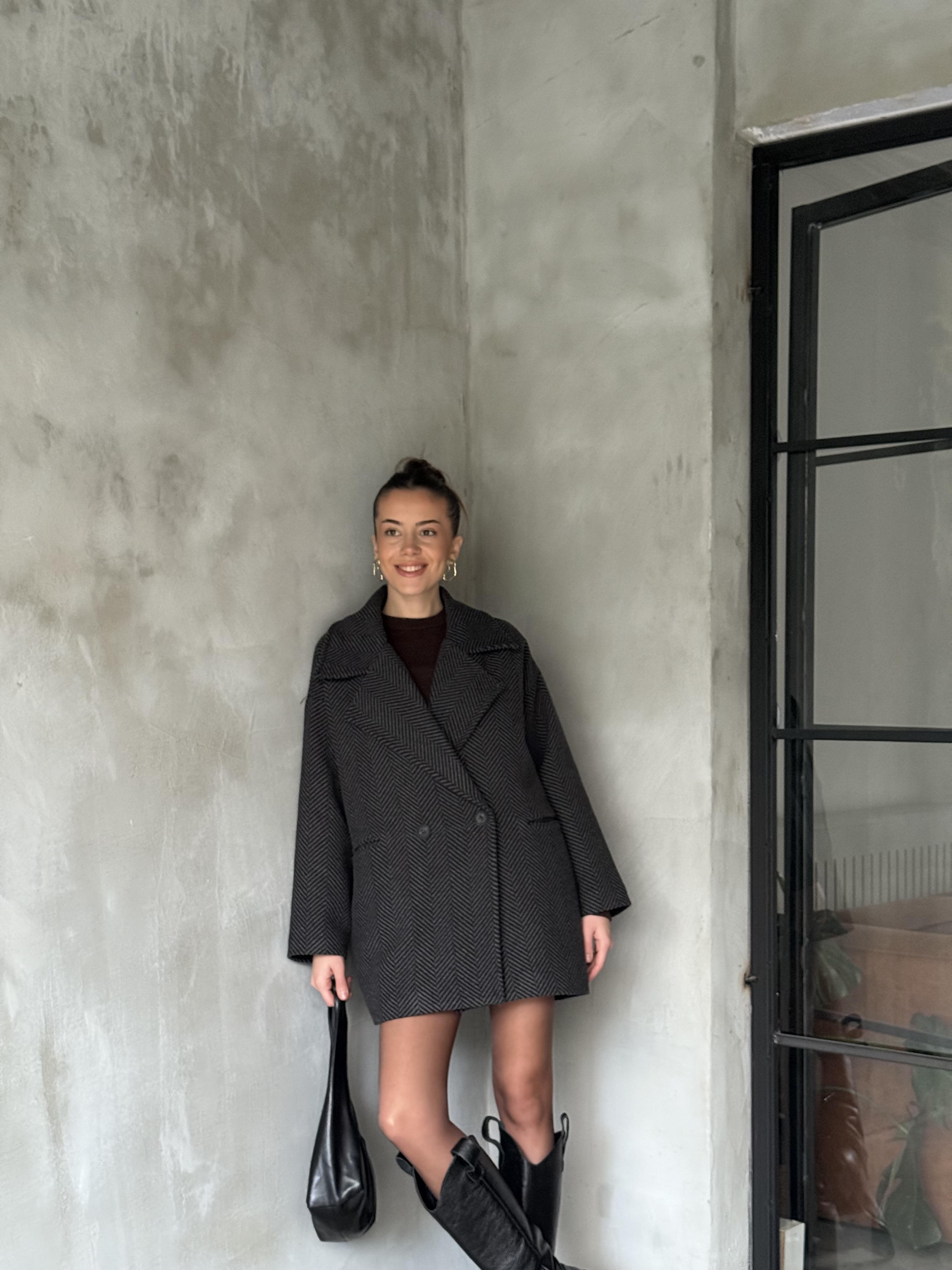 Balık Sırtı Astarlı Kaşe Kaban - Siyah