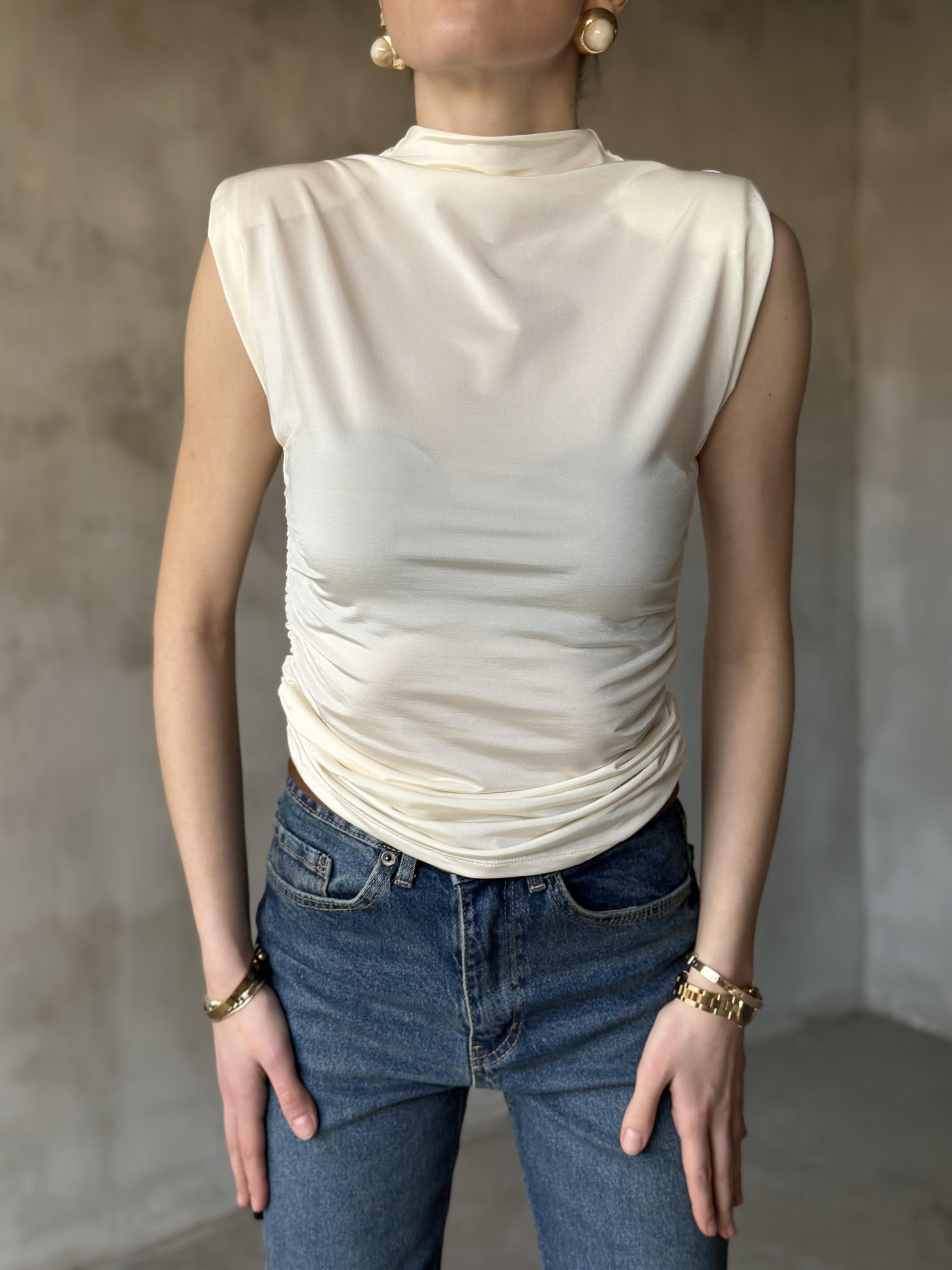 Dik Yaka Vatkalı Sıfır Kol Drape Detaylı Bluz - Ekru