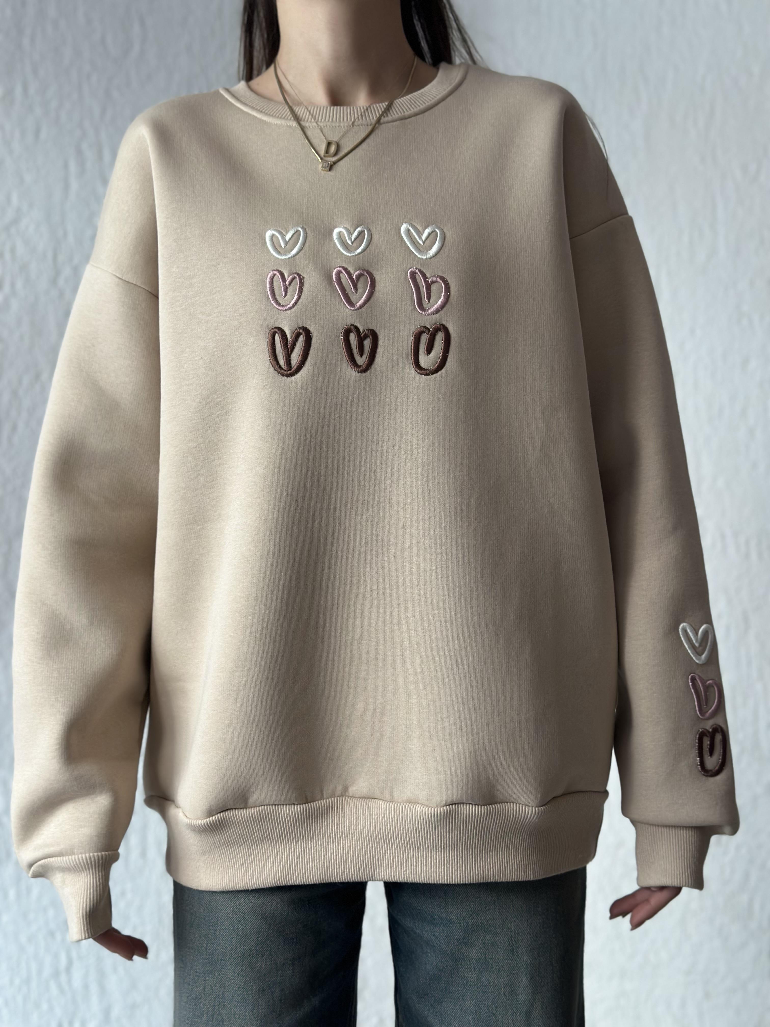 Kalp Nakışlı Oversize Sweatshirt - Bej