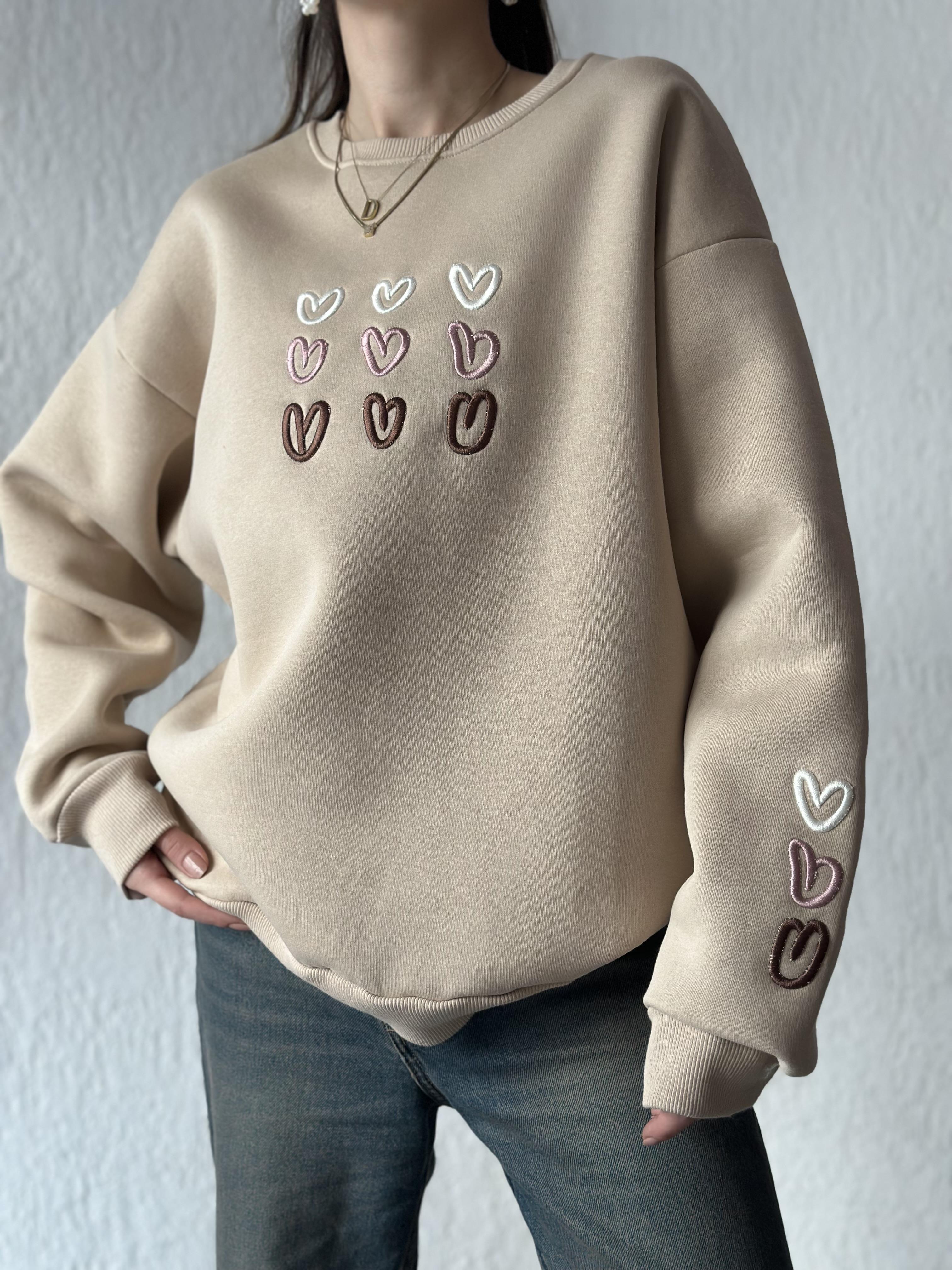 Kalp Nakışlı Oversize Sweatshirt - Bej