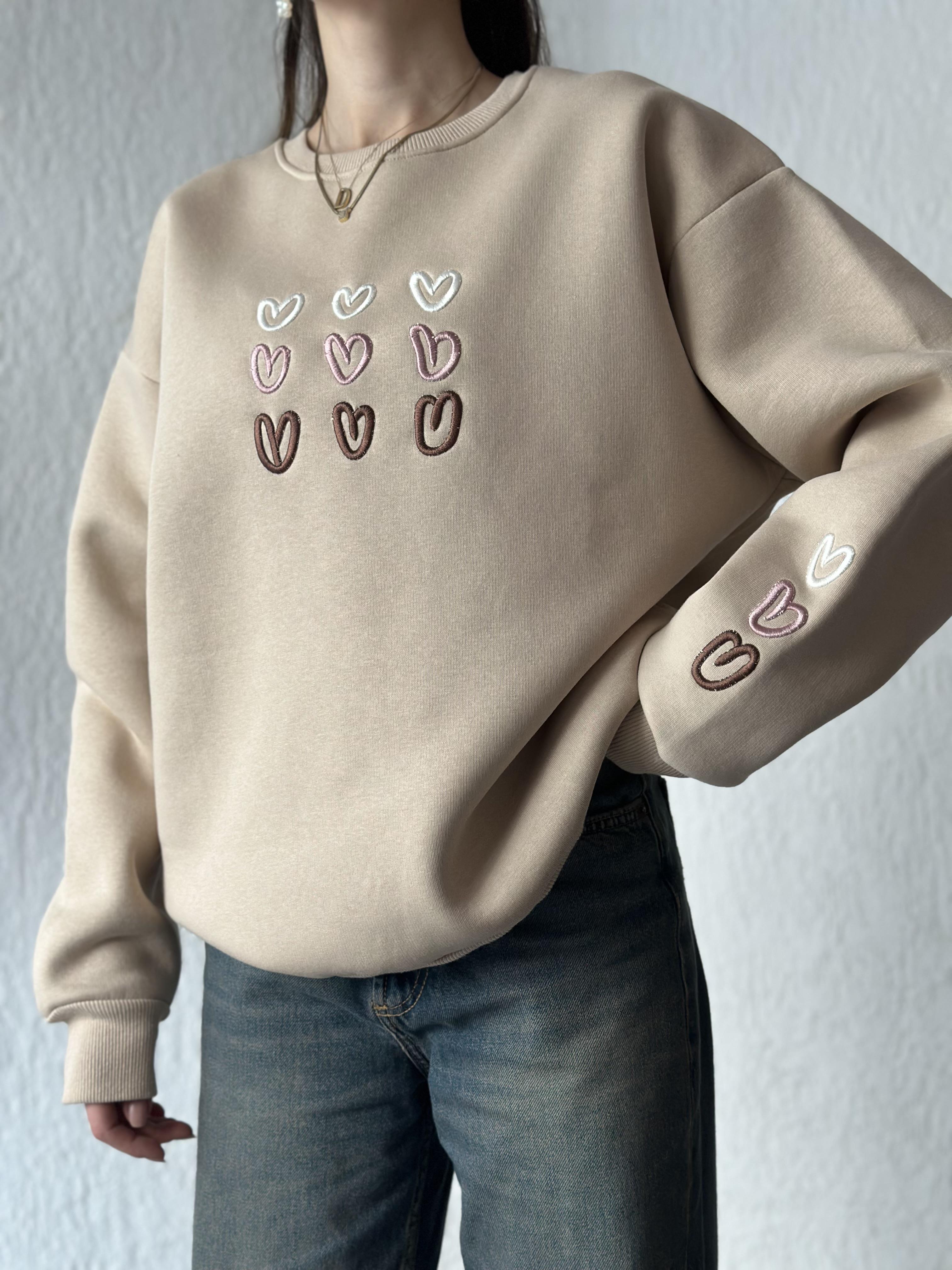 Kalp Nakışlı Oversize Sweatshirt - Bej