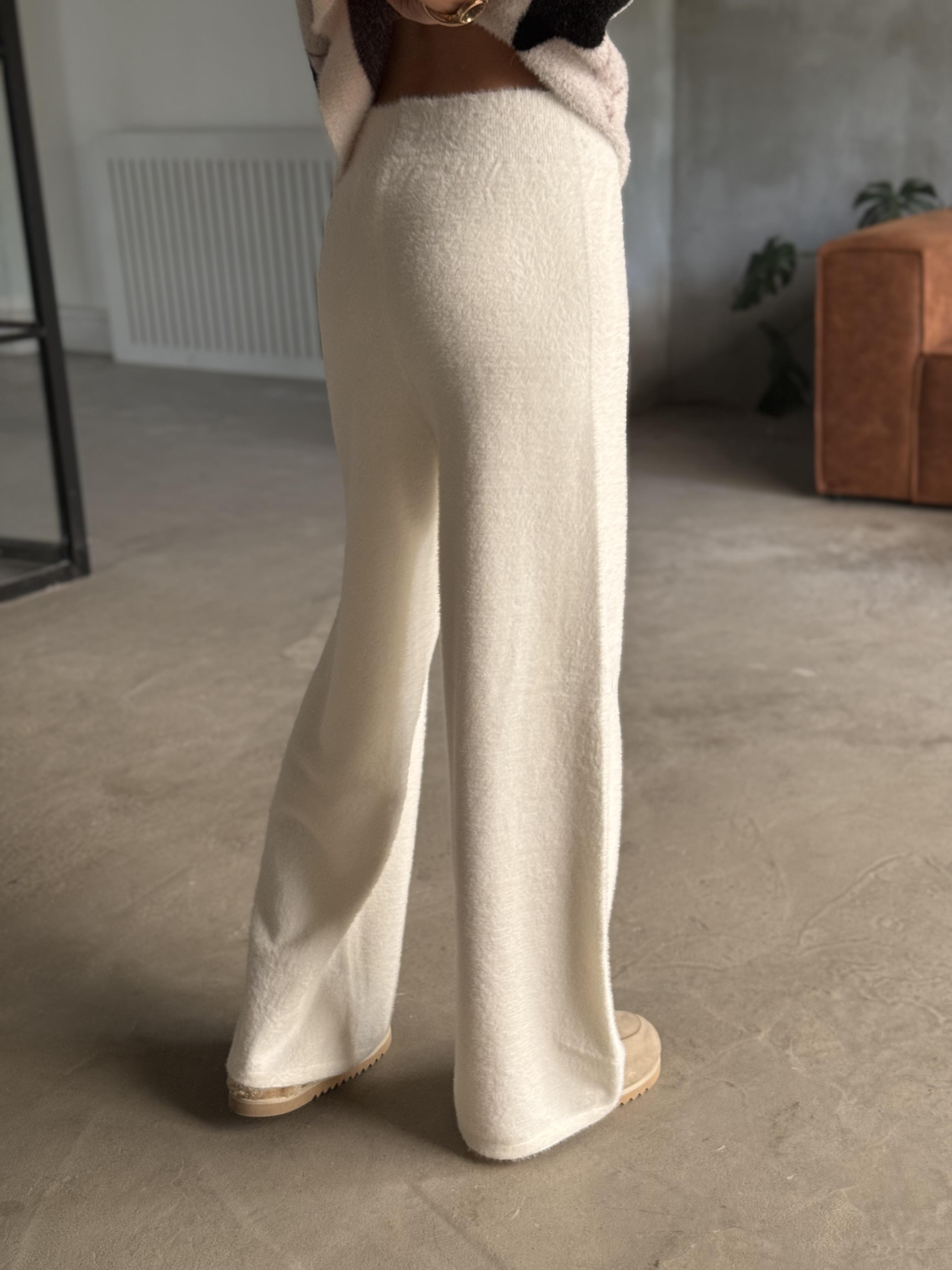 Peluş Dokulu Ekru Pantolon