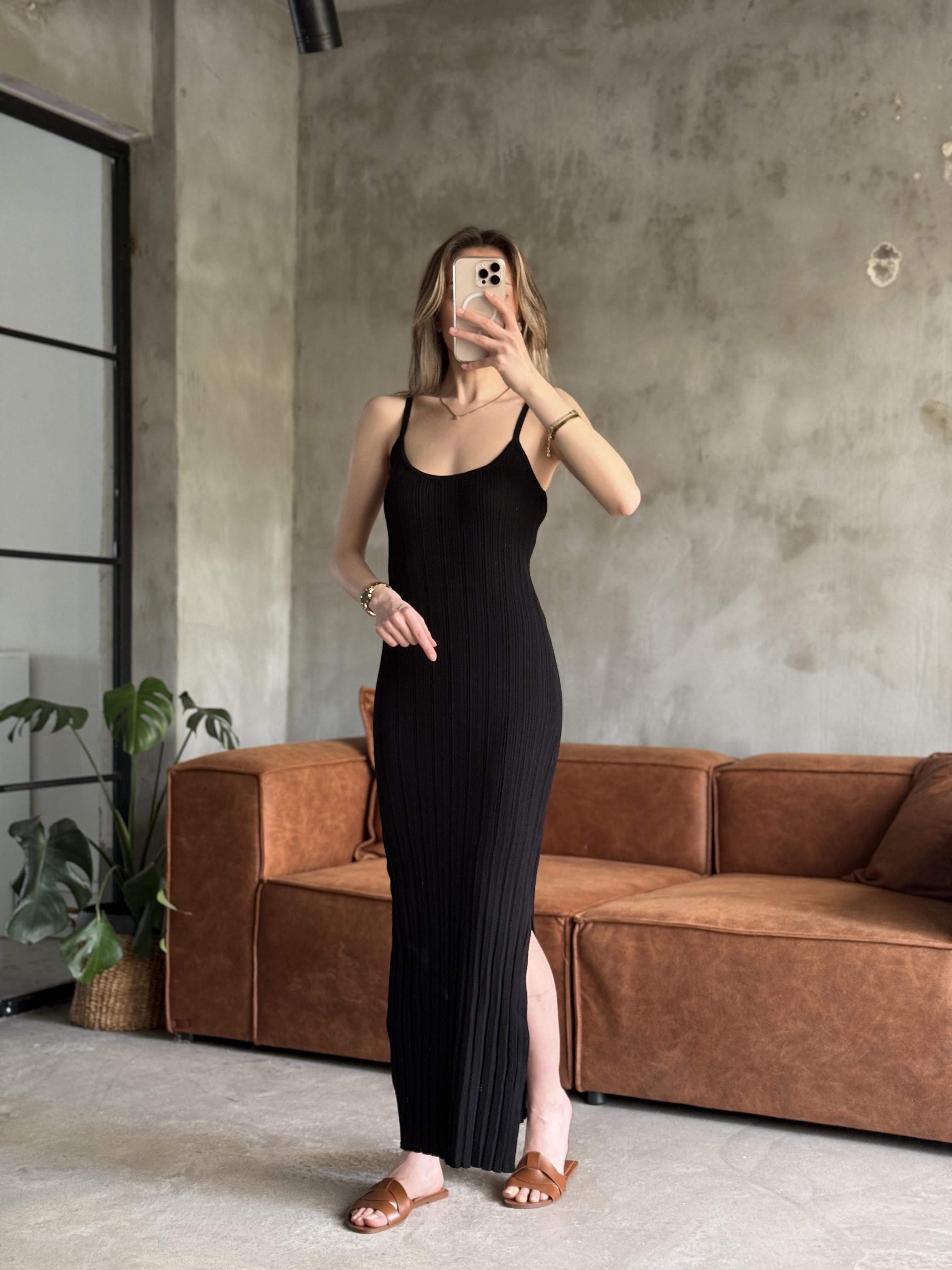 Yırtmaçlı Maxi Triko Elbise - Siyah