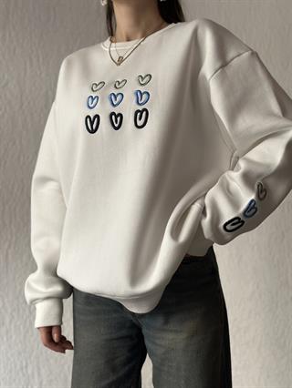 Kalp Nakışlı Oversize Sweatshirt- Beyaz