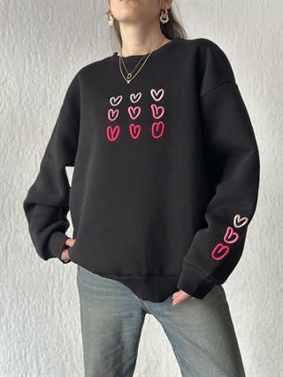 Kalp Nakışlı Oversize Sweatshirt- Siyah