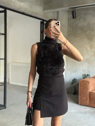 Siyah Boğazlı Kolsuz Peluş Bluz