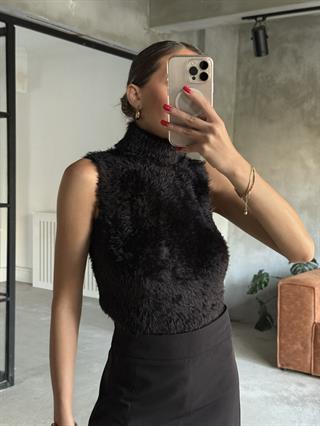 Siyah Boğazlı Kolsuz Peluş Bluz