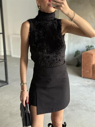 Siyah Boğazlı Kolsuz Peluş Bluz