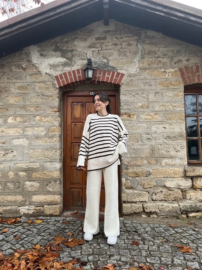 Ekru Oversize Kahve Çizgili Kazak - Dominatrend