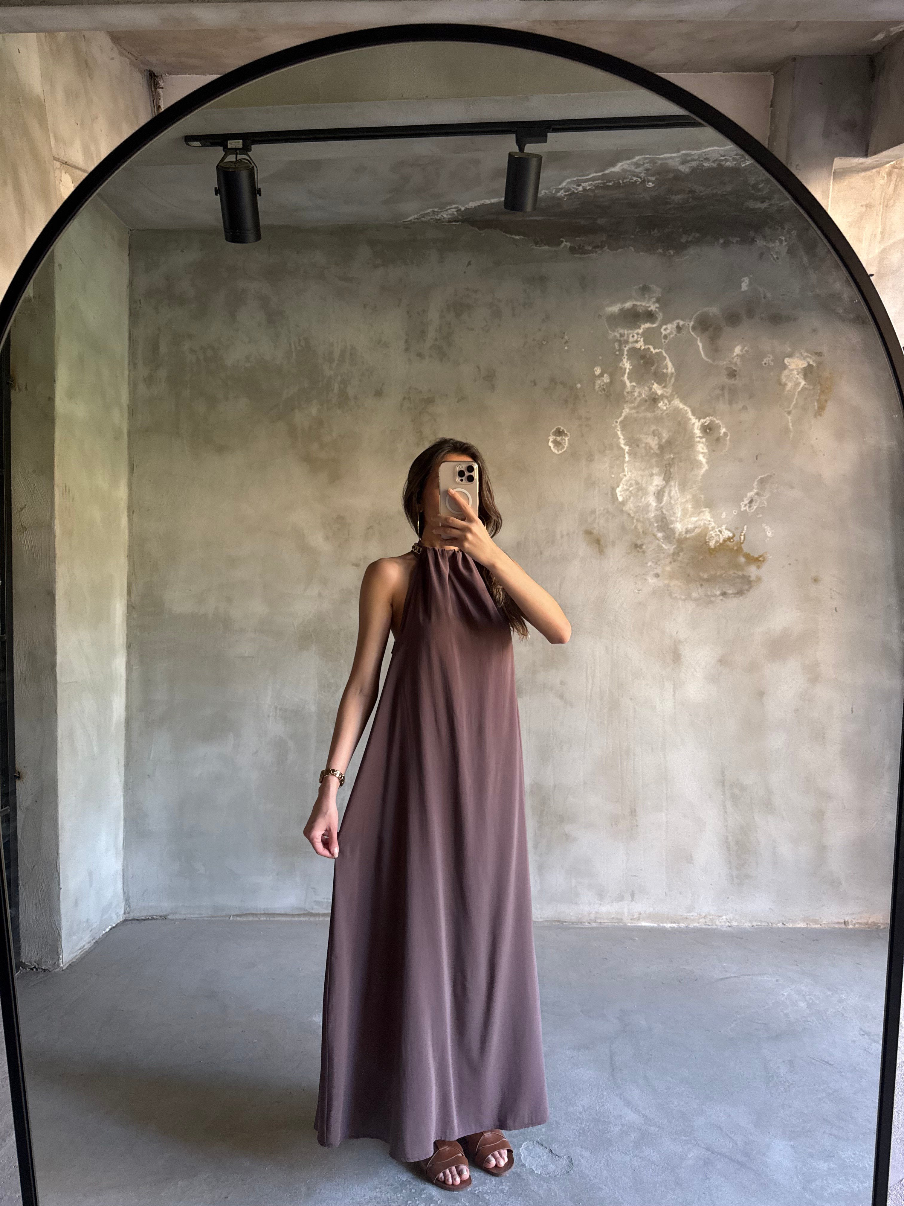 Halter Yaka Gold Kolye Detay Maxi Tensel Elbise - Kahverengi - Dominatrend