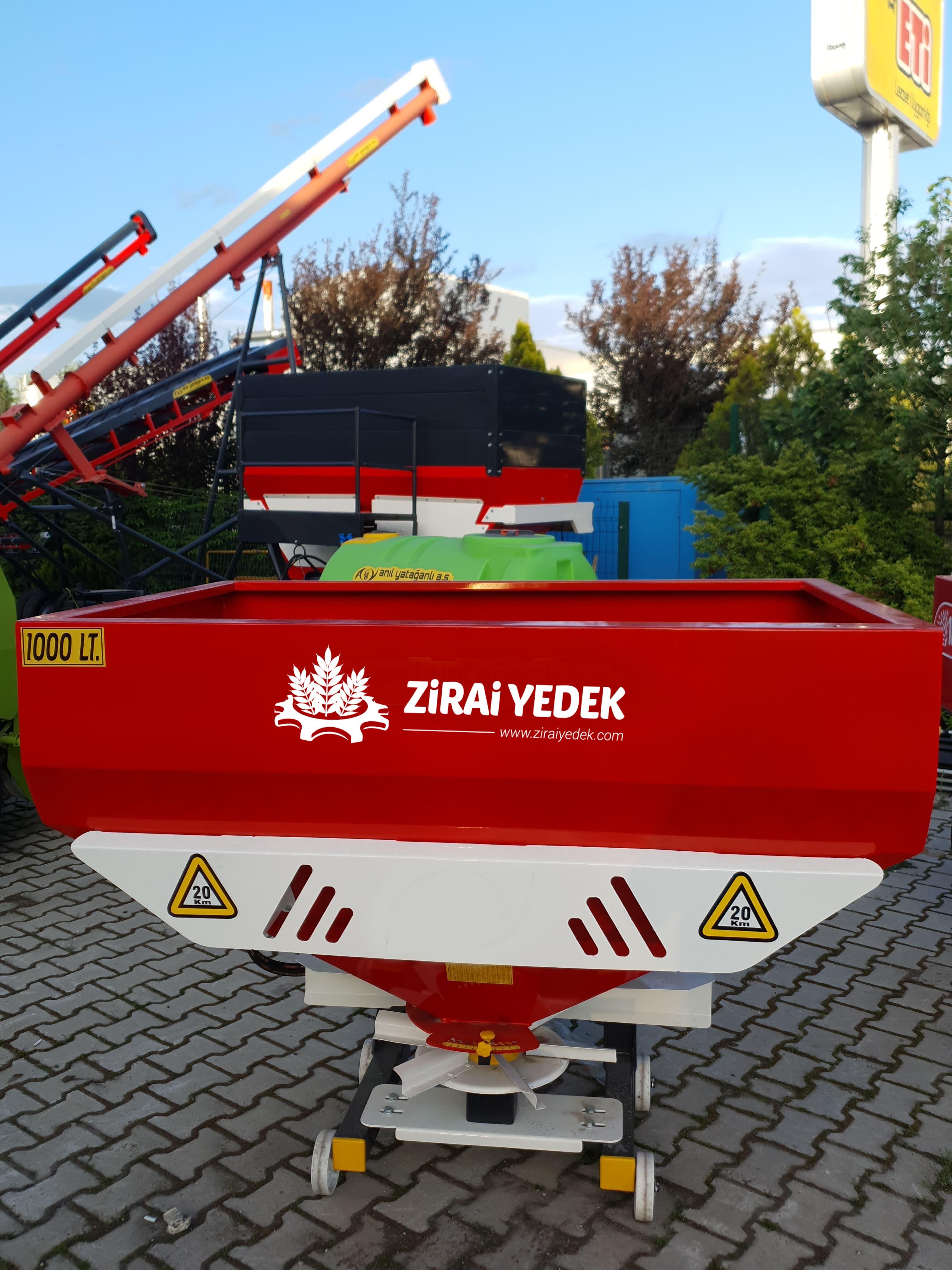 1000 LT Hidrolik Gübre Serpme MakinasıZiraiyedek.com | 1000 LT Hidrolik Gübre Serpme Makinası