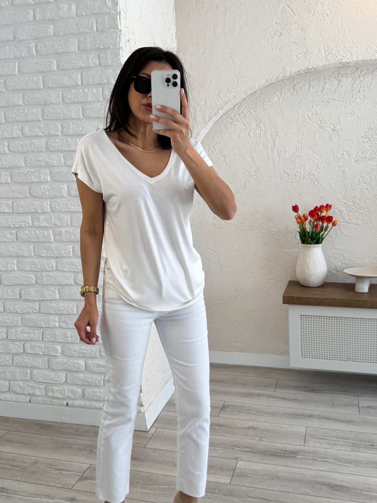  Ön Arka V yaka Yumuşak Doku Dökümlü Tişört Beyaz