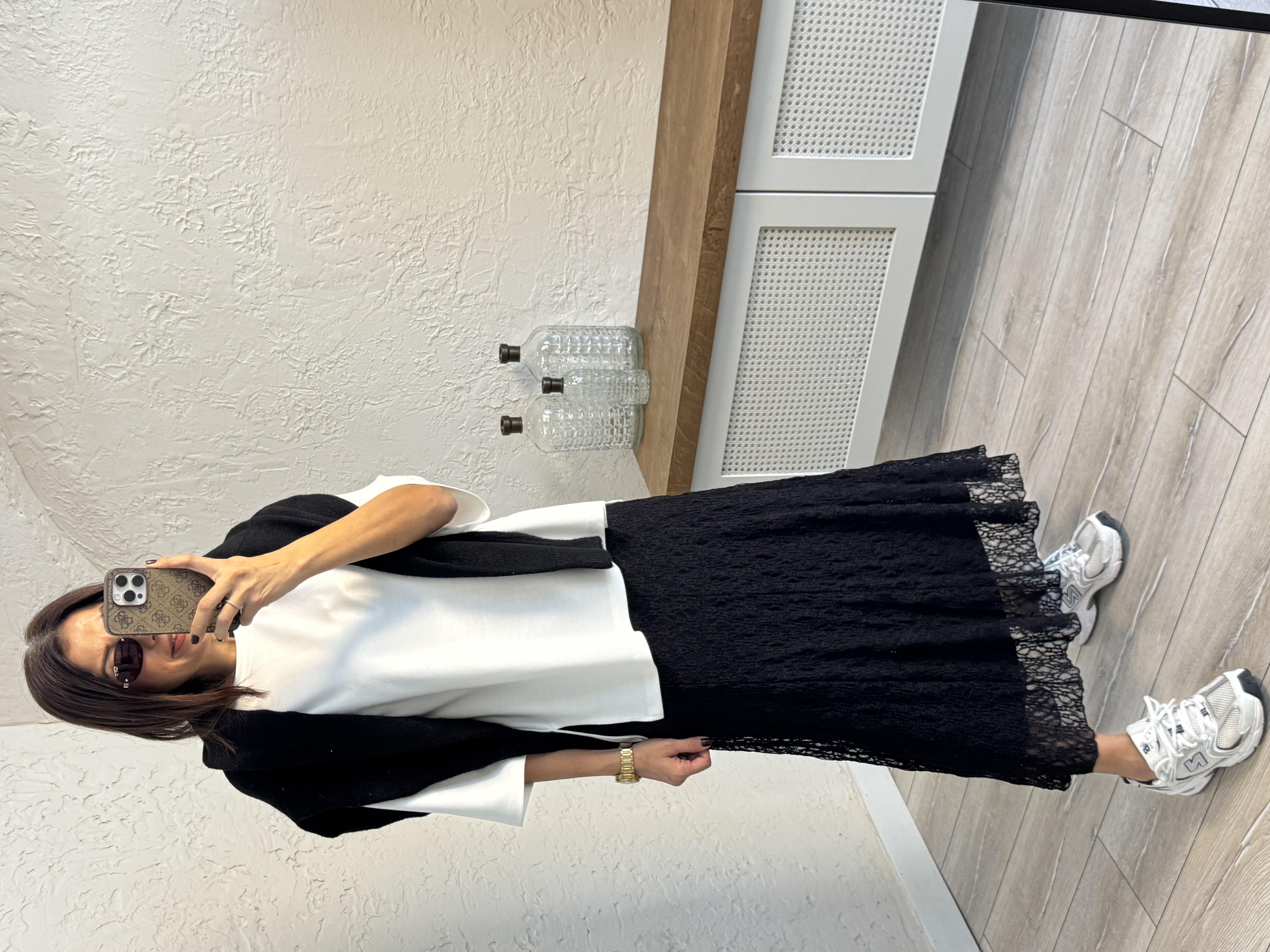 İç Astarlı Volanlı Siyah Dantel Etek 