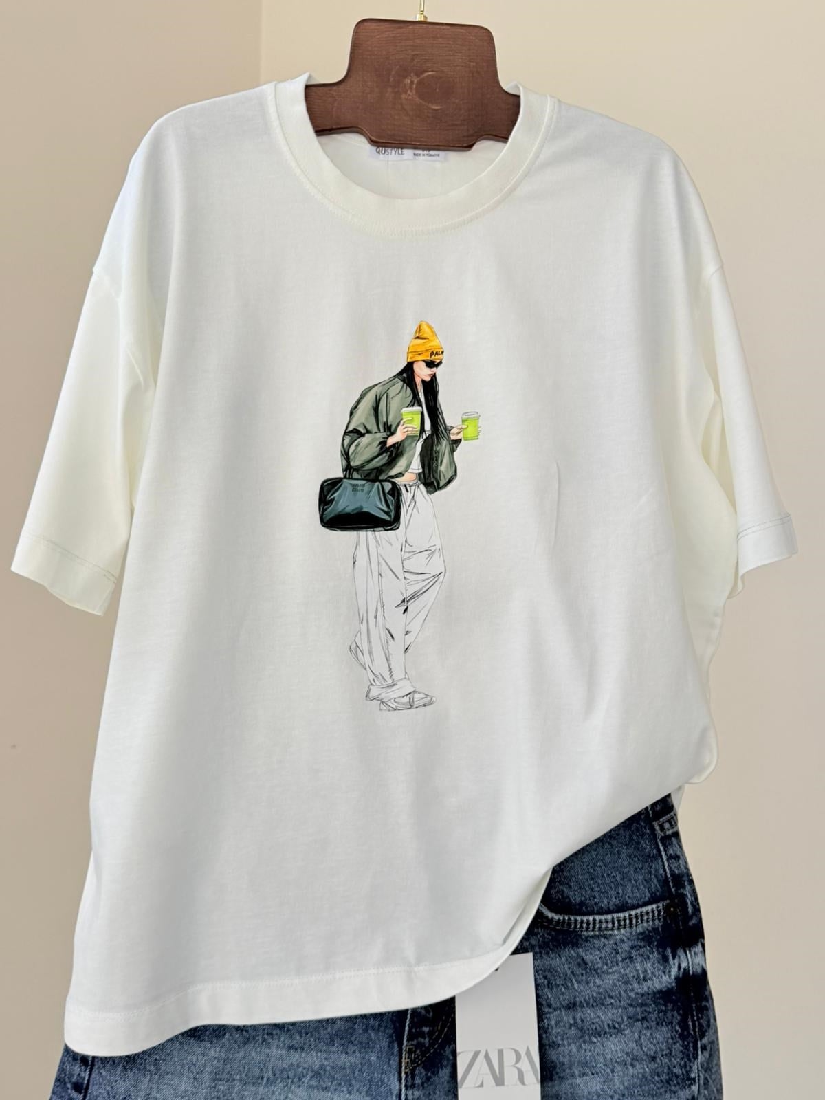 Model Baskılı Oversize Tişort