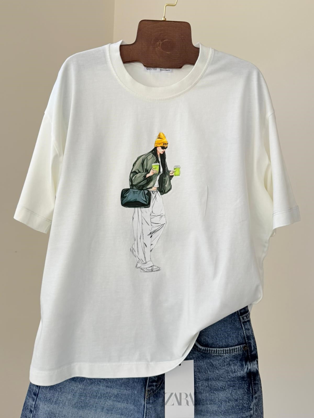 Model Baskılı Oversize Tişort