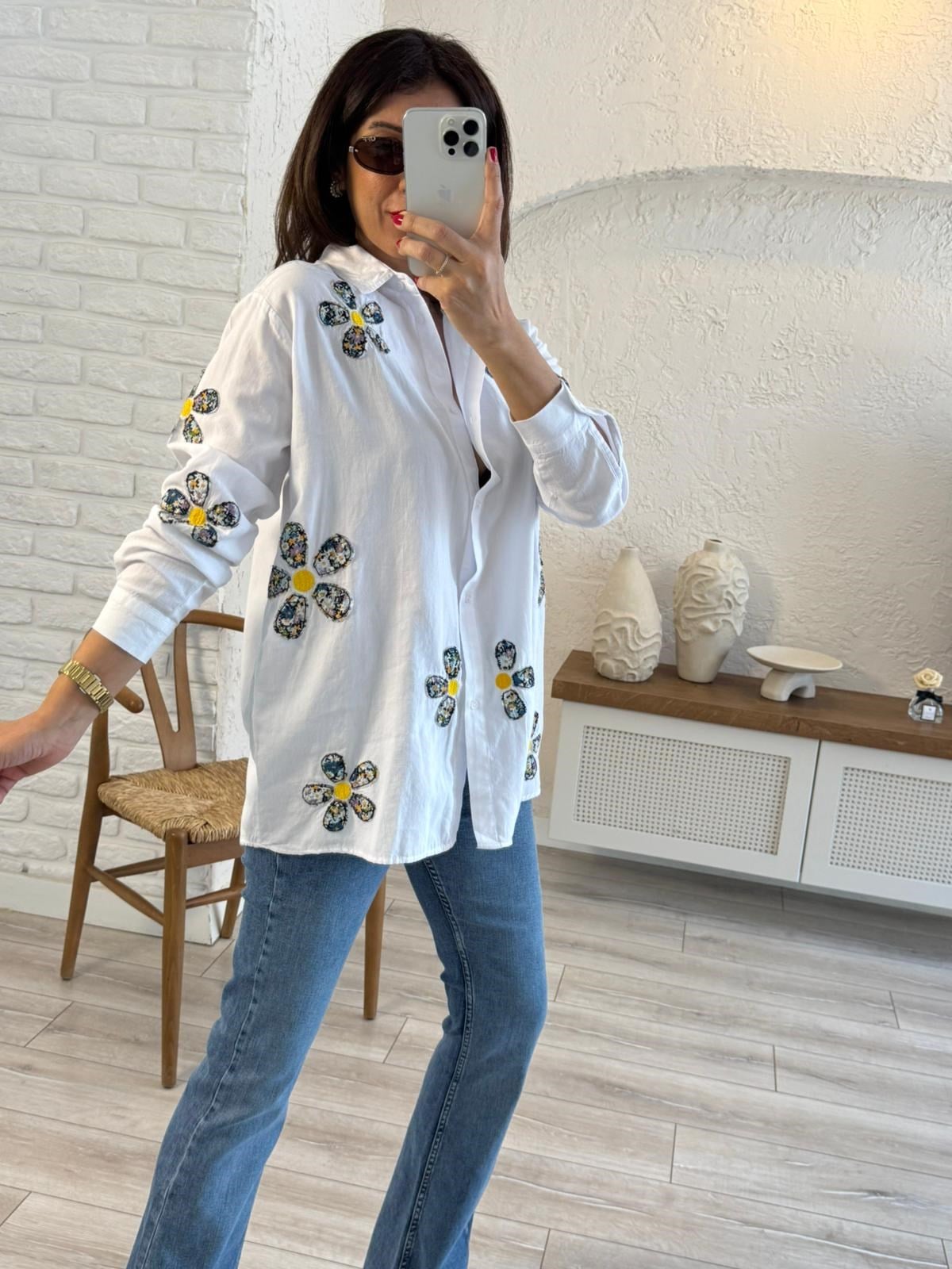 Papatya Nakışlı Pamuklu Gömlek Beyaz