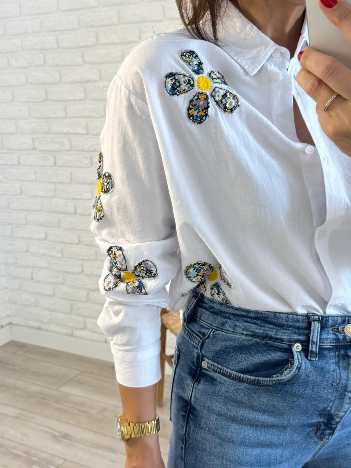 Papatya Nakışlı Pamuklu Gömlek Beyaz