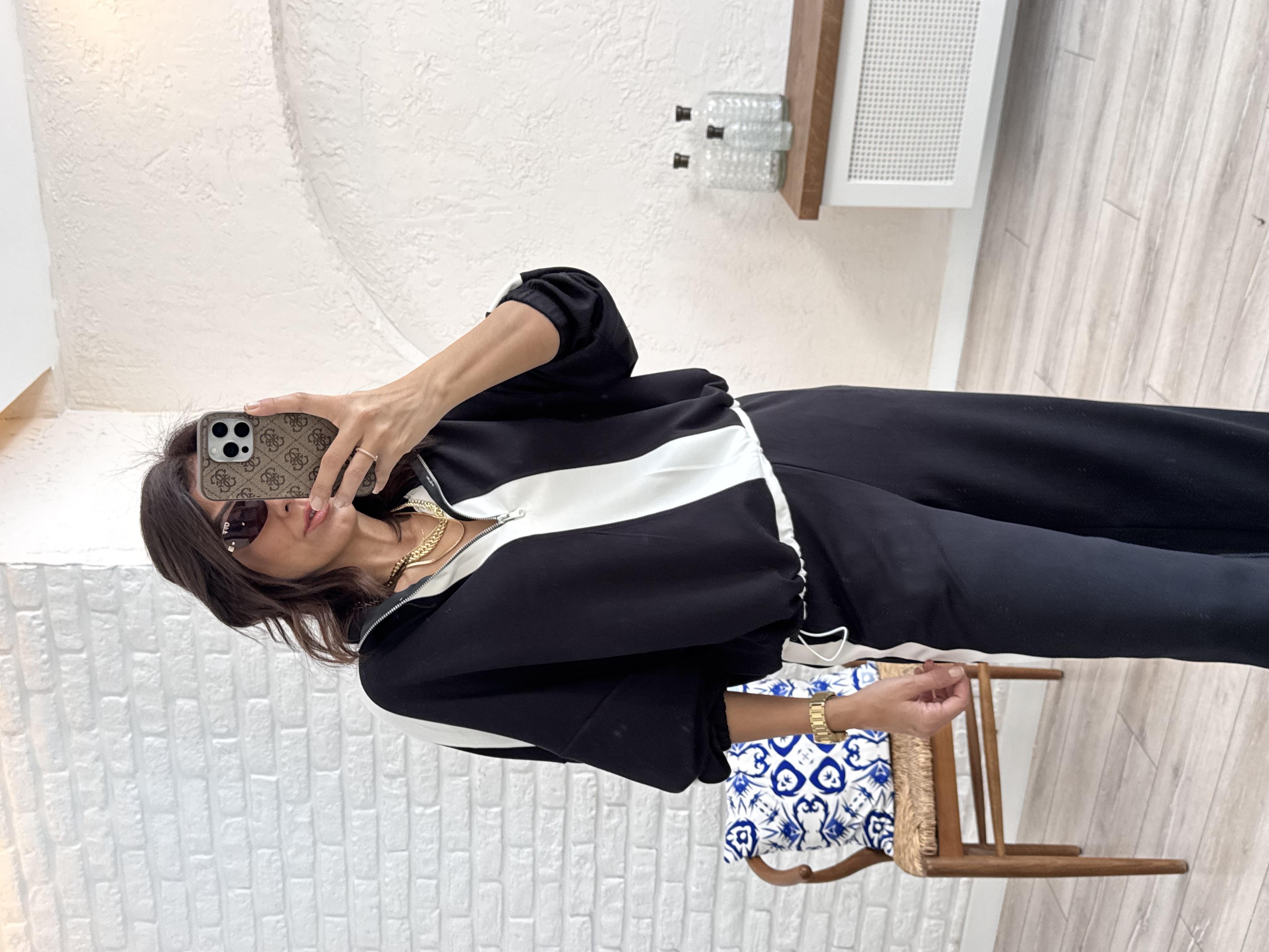 Siyah Şerit Detaylı Takım