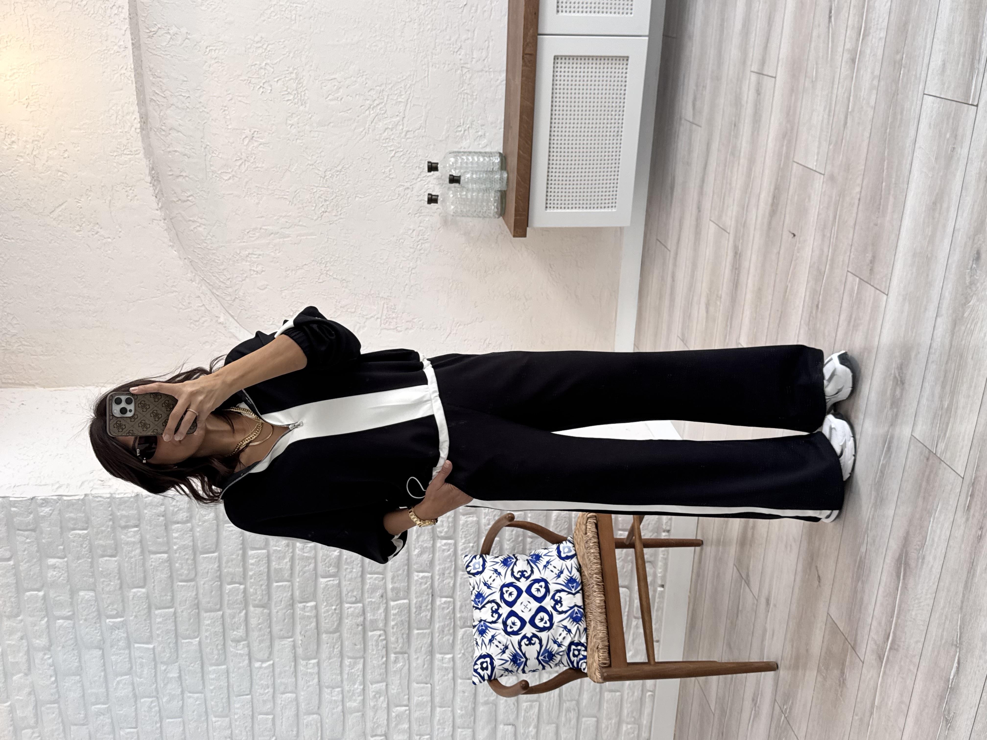 Siyah Şerit Detaylı Takım