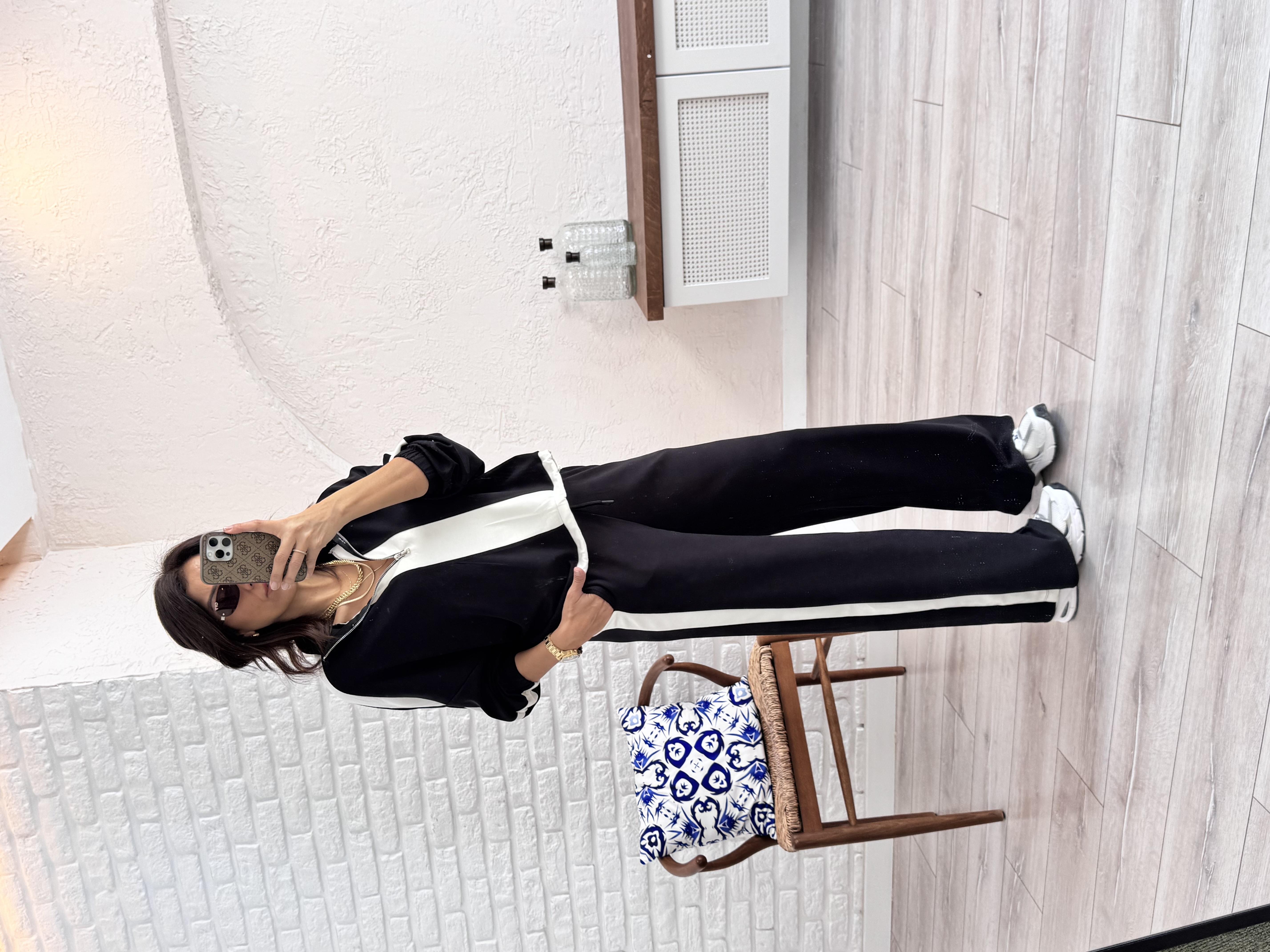 Siyah Şerit Detaylı Takım