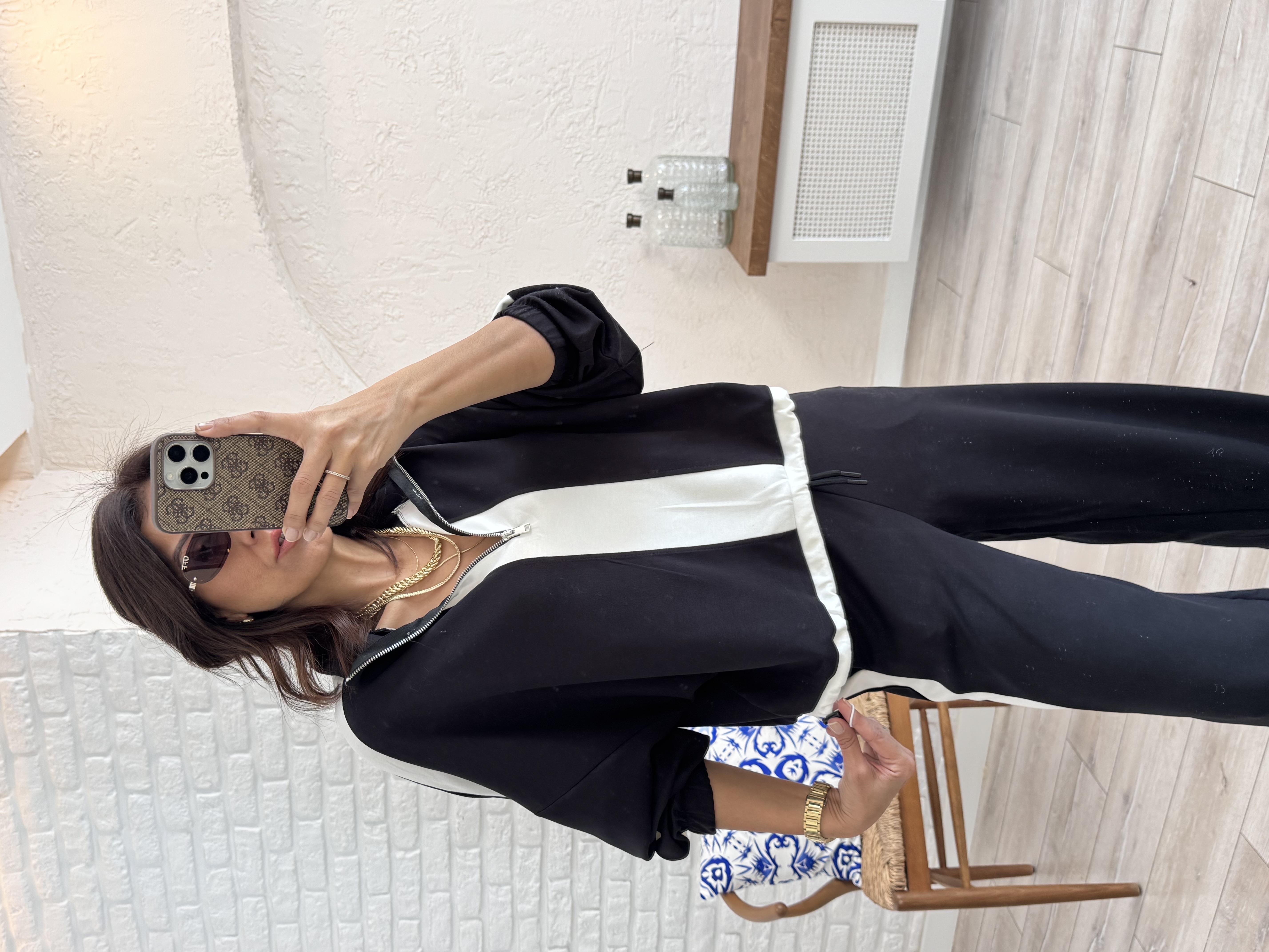 Siyah Şerit Detaylı Takım