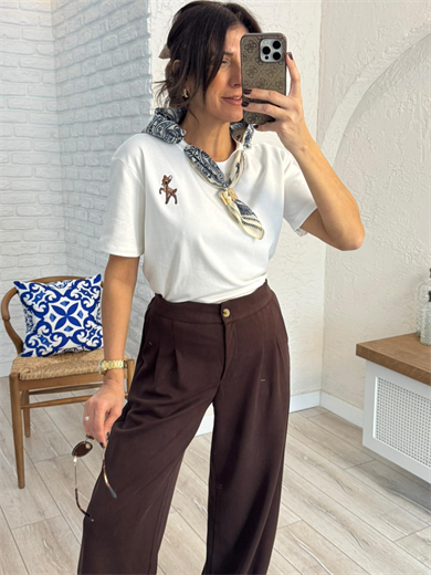 Bisiklet Yaka Fular Detaylı Geyik Nakışlı kısa kol Tshirt Ekru