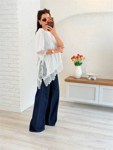 Bisiklet Yaka Yırtmaçlı Asimetrik Dantel Detaylı Tişört Ekru