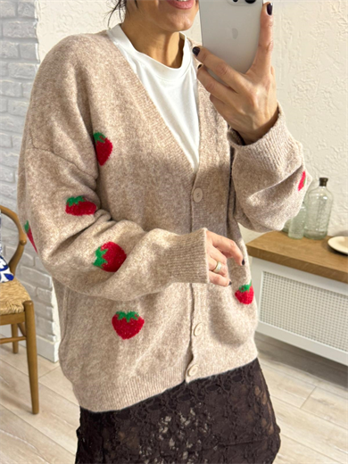 Çilek Detaylı Sütlü Kahve Hırka