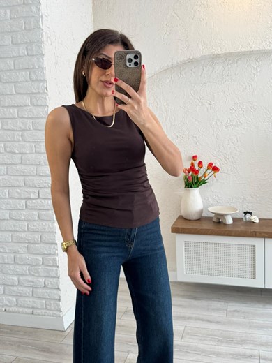 Dilvin Büzgülü Kayık Yaka Crop Top Koyu Kahve