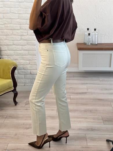 Ekru Boyfit Kesik Paça Jean