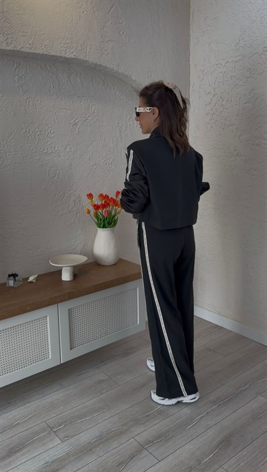 Garnili Yazı Şeritli Ceketli Takım Siyah 