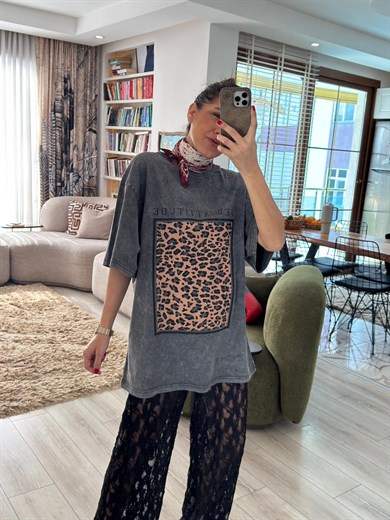 Leopar Baskılı Minik Delikli Oversize Tişört Antrasit 