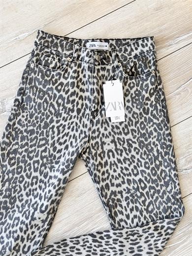 Leopar Kesik Paça Jean