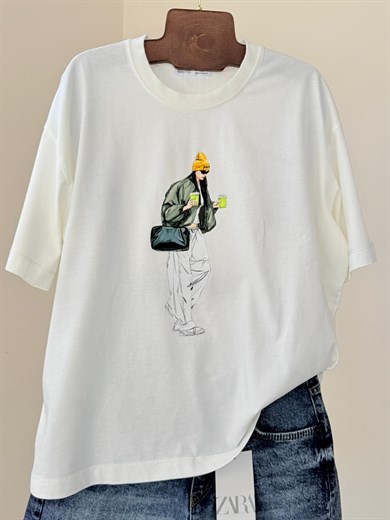 Model Baskılı Oversize Tişort