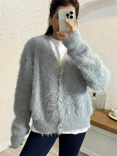 V Yaka Düğmeli Tüylü Yumoş Hırka