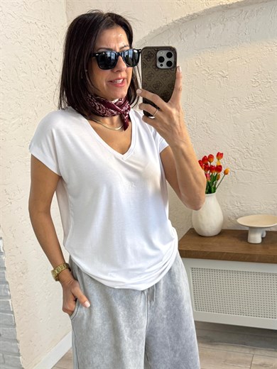 V yaka Yumuşak Doku Dökümlü Tişört Beyaz