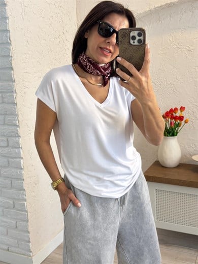 V yaka Yumuşak Doku Dökümlü Tişört Beyaz
